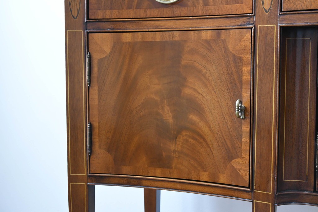中古　高級品　マホガニー材　ヒッコリーチェア(HICKORY CHAIR)　優雅な象嵌が印象的なサイドボード　定価約94万円　(R-083592)