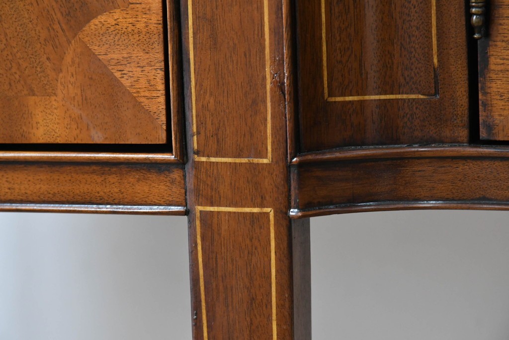 中古　高級品　マホガニー材　ヒッコリーチェア(HICKORY CHAIR)　優雅な象嵌が印象的なサイドボード　定価約94万円　(R-083592)