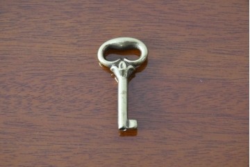 中古　高級品　マホガニー材　ヒッコリーチェア(HICKORY CHAIR)　優雅な象嵌が印象的なサイドボード　定価約94万円　(R-083592)
