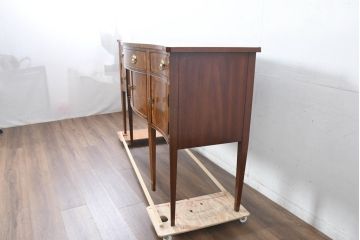 中古　高級品　マホガニー材　ヒッコリーチェア(HICKORY CHAIR)　優雅な象嵌が印象的なサイドボード(コンソールテーブル、サイドキャビネット、収納棚、戸棚、飾り棚)(定価約94万円)(R-083592)