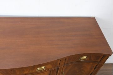 中古　高級品　マホガニー材　ヒッコリーチェア(HICKORY CHAIR)　優雅な象嵌が印象的なサイドボード(コンソールテーブル、サイドキャビネット、収納棚、戸棚、飾り棚)(定価約94万円)(R-083592)