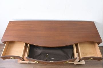 中古　高級品　マホガニー材　ヒッコリーチェア(HICKORY CHAIR)　優雅な象嵌が印象的なサイドボード(コンソールテーブル、サイドキャビネット、収納棚、戸棚、飾り棚)(定価約94万円)(R-083592)