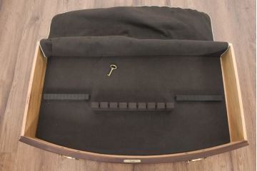 中古　高級品　マホガニー材　ヒッコリーチェア(HICKORY CHAIR)　優雅な象嵌が印象的なサイドボード(コンソールテーブル、サイドキャビネット、収納棚、戸棚、飾り棚)(定価約94万円)(R-083592)