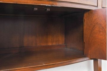 中古　高級品　マホガニー材　ヒッコリーチェア(HICKORY CHAIR)　優雅な象嵌が印象的なサイドボード(コンソールテーブル、サイドキャビネット、収納棚、戸棚、飾り棚)(定価約94万円)(R-083592)