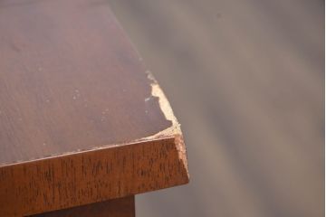 中古　高級品　マホガニー材　ヒッコリーチェア(HICKORY CHAIR)　優雅な象嵌が印象的なサイドボード(コンソールテーブル、サイドキャビネット、収納棚、戸棚、飾り棚)(定価約94万円)(R-083592)