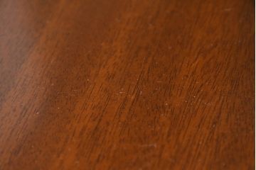 中古　高級品　マホガニー材　ヒッコリーチェア(HICKORY CHAIR)　優雅な象嵌が印象的なサイドボード(コンソールテーブル、サイドキャビネット、収納棚、戸棚、飾り棚)(定価約94万円)(R-083592)