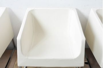 中古　展示品　美品　相合家具製作所(SOGOKAGU)　フェイクレザー　洗練されたモダンデザインが魅力の1Pソファ4脚セット(一人掛けソファ、1人掛けソファ、アームチェア、椅子、イス、バラ売り可能)(定価約44万円)(R-083594)