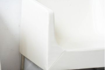 中古　展示品　美品　相合家具製作所(SOGOKAGU)　フェイクレザー　洗練されたモダンデザインが魅力の1Pソファ4脚セット(一人掛けソファ、1人掛けソファ、アームチェア、椅子、イス、バラ売り可能)(定価約44万円)(R-083594)