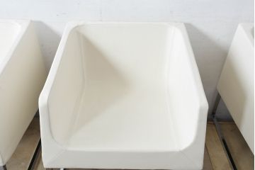 中古　展示品　美品　相合家具製作所(SOGOKAGU)　フェイクレザー　洗練されたモダンデザインが魅力の1Pソファ4脚セット(一人掛けソファ、1人掛けソファ、アームチェア、椅子、イス、バラ売り可能)(定価約44万円)(R-083594)