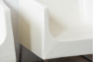 中古　展示品　美品　相合家具製作所(SOGOKAGU)　フェイクレザー　洗練されたモダンデザインが魅力の1Pソファ4脚セット(一人掛けソファ、1人掛けソファ、アームチェア、椅子、イス、バラ売り可能)(定価約44万円)(R-083594)