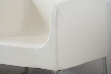 中古　展示品　美品　相合家具製作所(SOGOKAGU)　フェイクレザー　洗練されたモダンデザインが魅力の1Pソファ4脚セット(一人掛けソファ、1人掛けソファ、アームチェア、椅子、イス、バラ売り可能)(定価約44万円)(R-083594)