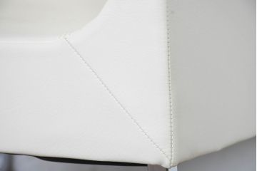 中古　展示品　美品　相合家具製作所(SOGOKAGU)　フェイクレザー　洗練されたモダンデザインが魅力の1Pソファ4脚セット(一人掛けソファ、1人掛けソファ、アームチェア、椅子、イス、バラ売り可能)(定価約44万円)(R-083594)