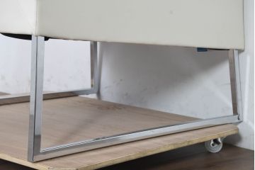 中古　展示品　美品　相合家具製作所(SOGOKAGU)　フェイクレザー　洗練されたモダンデザインが魅力の1Pソファ4脚セット(一人掛けソファ、1人掛けソファ、アームチェア、椅子、イス、バラ売り可能)(定価約44万円)(R-083594)