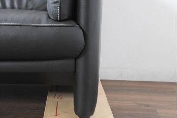 中古　美品　展示品　カリモク家具(karimoku)　Chitano(チターノ)　Z181モデル　本革　スタイリッシュなデザインがかっこいい3人掛けソファ(三人掛け、3Pソファ、トリプルソファ、アームソファ)(定価約36万円)(R-083595)