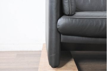 中古　美品　展示品　カリモク家具(karimoku)　Chitano(チターノ)　Z181モデル　本革　スタイリッシュなデザインがかっこいい3人掛けソファ(三人掛け、3Pソファ、トリプルソファ、アームソファ)(定価約36万円)(R-083595)