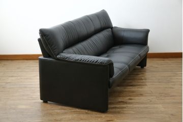 中古　美品　展示品　カリモク家具(karimoku)　Chitano(チターノ)　Z181モデル　本革　スタイリッシュなデザインがかっこいい3人掛けソファ(三人掛け、3Pソファ、トリプルソファ、アームソファ)(定価約36万円)(R-083595)