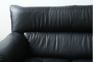 中古　美品　展示品　カリモク家具(karimoku)　Chitano(チターノ)　Z181モデル　本革　スタイリッシュなデザインがかっこいい3人掛けソファ(三人掛け、3Pソファ、トリプルソファ、アームソファ)(定価約36万円)(R-083595)