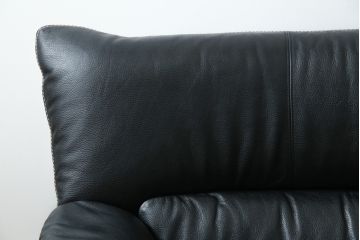 中古　美品　展示品　カリモク家具(karimoku)　Chitano(チターノ)　Z181モデル　本革　スタイリッシュなデザインがかっこいい3人掛けソファ(三人掛け、3Pソファ、トリプルソファ、アームソファ)(定価約36万円)(R-083595)