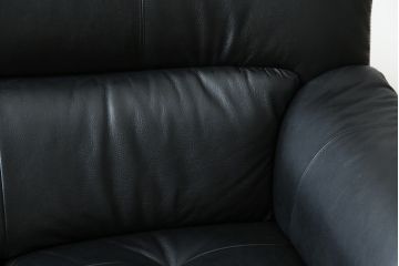 中古　美品　展示品　カリモク家具(karimoku)　Chitano(チターノ)　Z181モデル　本革　スタイリッシュなデザインがかっこいい3人掛けソファ(三人掛け、3Pソファ、トリプルソファ、アームソファ)(定価約36万円)(R-083595)
