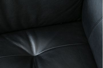 中古　美品　展示品　カリモク家具(karimoku)　Chitano(チターノ)　Z181モデル　本革　スタイリッシュなデザインがかっこいい3人掛けソファ(三人掛け、3Pソファ、トリプルソファ、アームソファ)(定価約36万円)(R-083595)