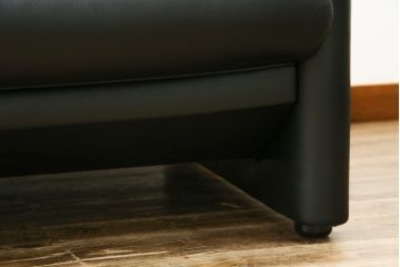 中古　美品　展示品　カリモク家具(karimoku)　Chitano(チターノ)　Z181モデル　本革　スタイリッシュなデザインがかっこいい3人掛けソファ(三人掛け、3Pソファ、トリプルソファ、アームソファ)(定価約36万円)(R-083595)