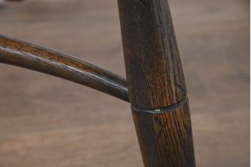 中古　美品　飛騨産業　PROVINCIAL(プロヴィンシャル・プロビンシャル)　キツツキ　オーク材　背板のデザインがおしゃれなボウバックチェア2脚セット(ウィンザーチェア、板座チェア、ダイニングチェア、椅子、イス、ウインザーチェア、バラ売り可能)(定価約35万円)(R-083599)
