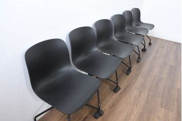中古　美品　イタリア　マジス(MAGIS)　トロイ 4スター・キャスター(TROY, 4 STAR WHEELS)　マルセル・ワンダース(MARCEL WANDERS)デザイン　 機能性と美しさを兼ね備えたデザインが空間にモダンで軽快な印象を与えるキャスターチェア6脚セット(オフィスチェア、ミーティングチェア、椅子、イス、ダイニングチェア、バラ売り可能)(定価約45万円)(R-083602)