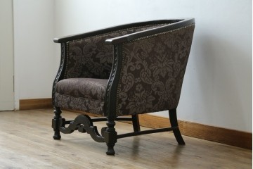 イギリスアンティーク　美品　オーク材　上品なダマスク柄のラウンジチェア　(R-083603)