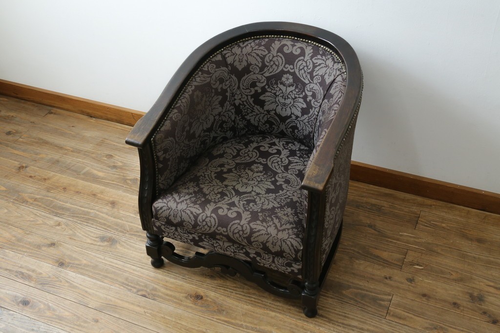 イギリスアンティーク　美品　オーク材　上品なダマスク柄のラウンジチェア　(R-083603)