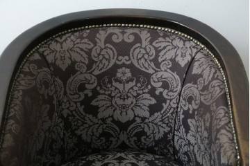 イギリスアンティーク　美品　オーク材　上品なダマスク柄のラウンジチェア　(R-083603)