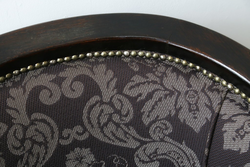 イギリスアンティーク　美品　オーク材　上品なダマスク柄のラウンジチェア　(R-083603)