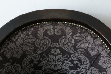 イギリスアンティーク　美品　オーク材　上品なダマスク柄のラウンジチェア　(R-083603)