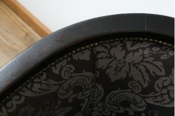 イギリスアンティーク　美品　オーク材　上品なダマスク柄のラウンジチェア　(R-083603)