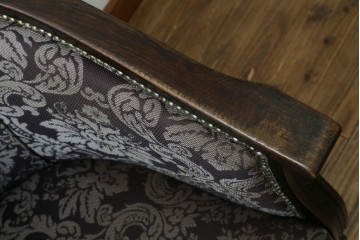 イギリスアンティーク　美品　オーク材　上品なダマスク柄のラウンジチェア　(R-083603)