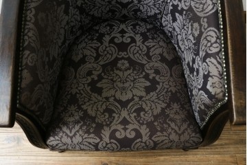 イギリスアンティーク　美品　オーク材　上品なダマスク柄のラウンジチェア　(R-083603)