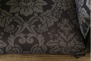 イギリスアンティーク　美品　オーク材　上品なダマスク柄のラウンジチェア　(R-083603)