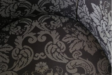 イギリスアンティーク　美品　オーク材　上品なダマスク柄のラウンジチェア　(R-083603)