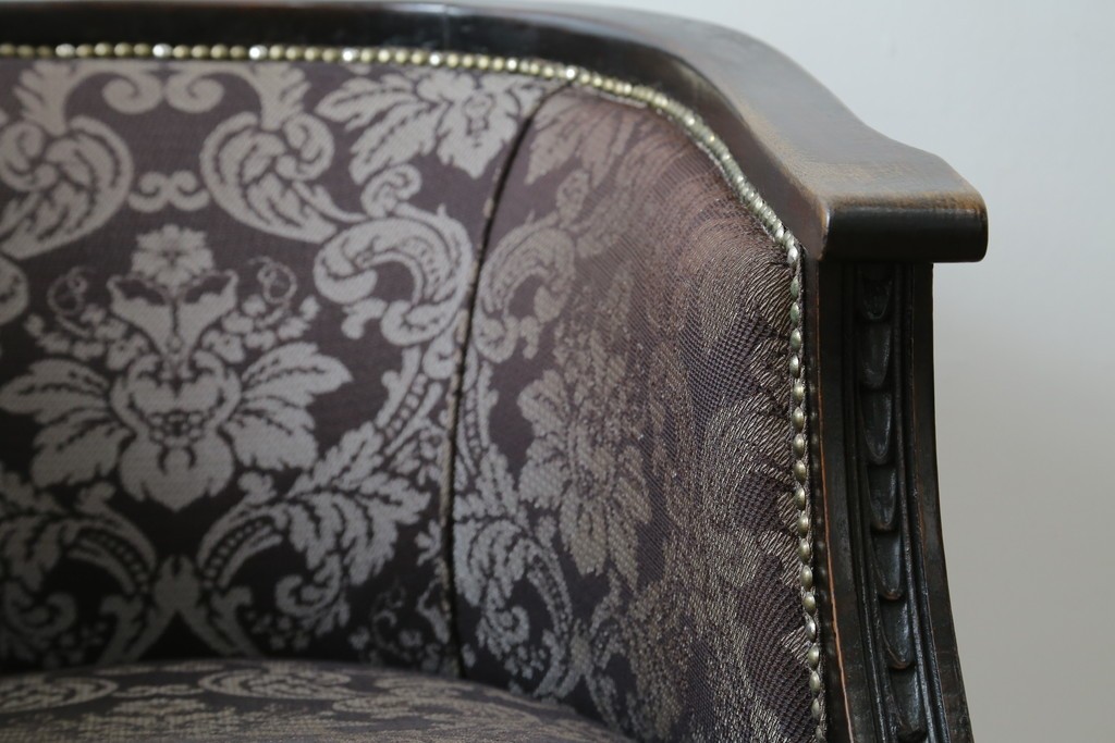 イギリスアンティーク　美品　オーク材　上品なダマスク柄のラウンジチェア　(R-083603)