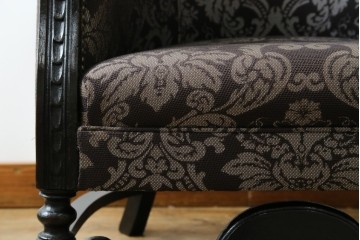 イギリスアンティーク　美品　オーク材　上品なダマスク柄のラウンジチェア　(R-083603)