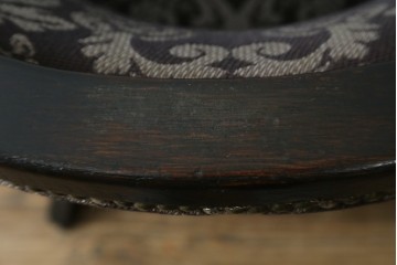 イギリスアンティーク　美品　オーク材　上品なダマスク柄のラウンジチェア　(R-083603)