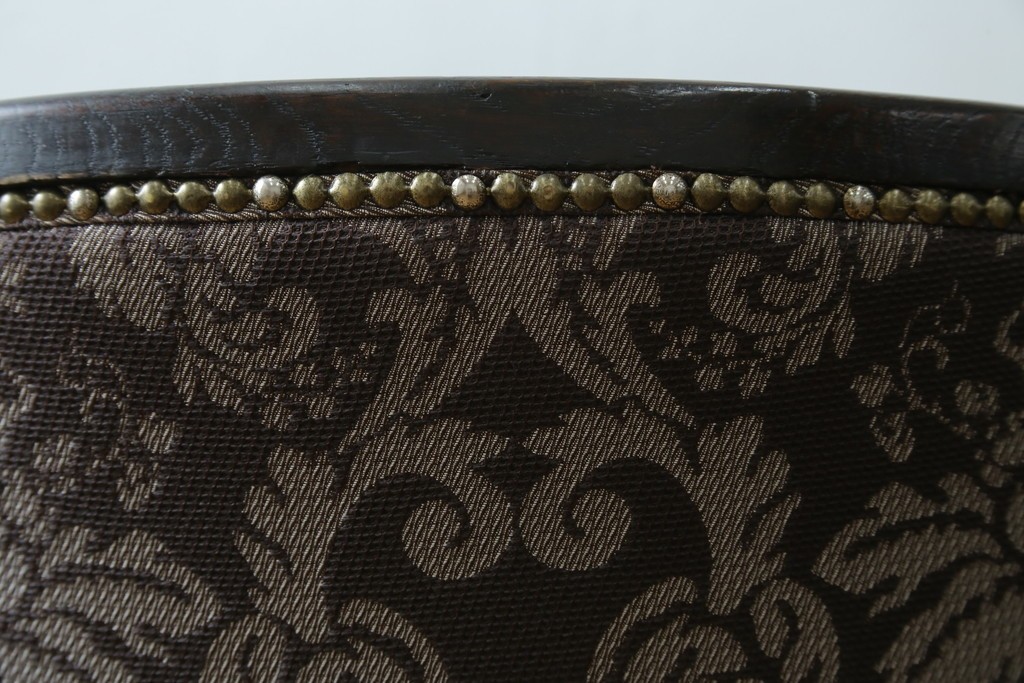 イギリスアンティーク　美品　オーク材　上品なダマスク柄のラウンジチェア　(R-083603)