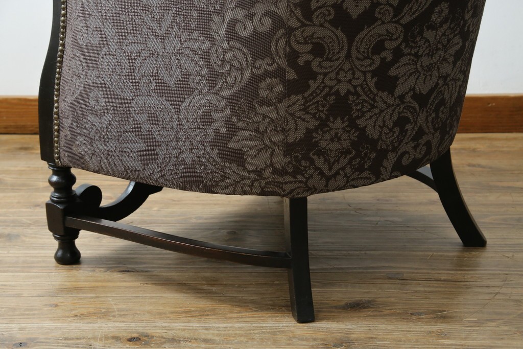 イギリスアンティーク　美品　オーク材　上品なダマスク柄のラウンジチェア　(R-083603)