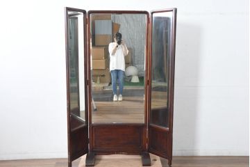 和製アンティーク　希少デザイン　布張りの意匠が空間に温もりを添える古い呉服屋の三面鏡(姿見、店舗什器)(R-083604)