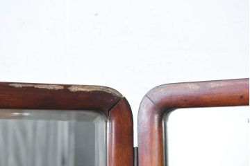 和製アンティーク　希少デザイン　布張りの意匠が空間に温もりを添える古い呉服屋の三面鏡(姿見、店舗什器)(R-083604)