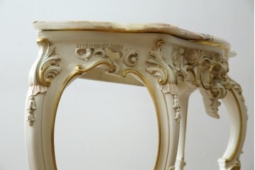 中古　イタリア高級家具　シリック(SILIK)　ロココ調　華やかな空間づくりにおすすめなサイドテーブル　定価約80万円相当　(R-083605)