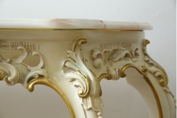 中古　イタリア高級家具　シリック(SILIK)　ロココ調　華やかな空間づくりにおすすめなサイドテーブル　定価約80万円相当　(R-083605)
