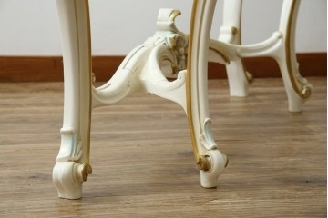 中古　イタリア高級家具　シリック(SILIK)　ロココ調　華やかな空間づくりにおすすめなサイドテーブル　定価約80万円相当　(R-083605)