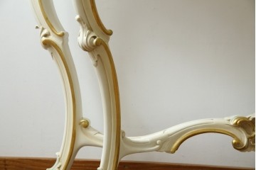 中古　イタリア高級家具　シリック(SILIK)　ロココ調　華やかな空間づくりにおすすめなサイドテーブル　定価約80万円相当　(R-083605)