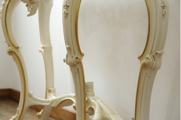 中古　イタリア高級家具　シリック(SILIK)　ロココ調　華やかな空間づくりにおすすめなサイドテーブル　定価約80万円相当　(R-083605)