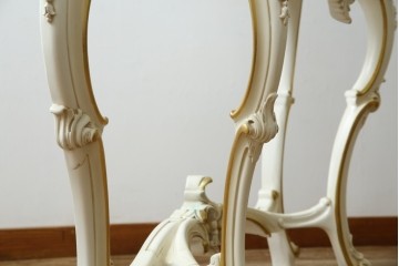 中古　イタリア高級家具　シリック(SILIK)　ロココ調　華やかな空間づくりにおすすめなサイドテーブル　定価約80万円相当　(R-083605)